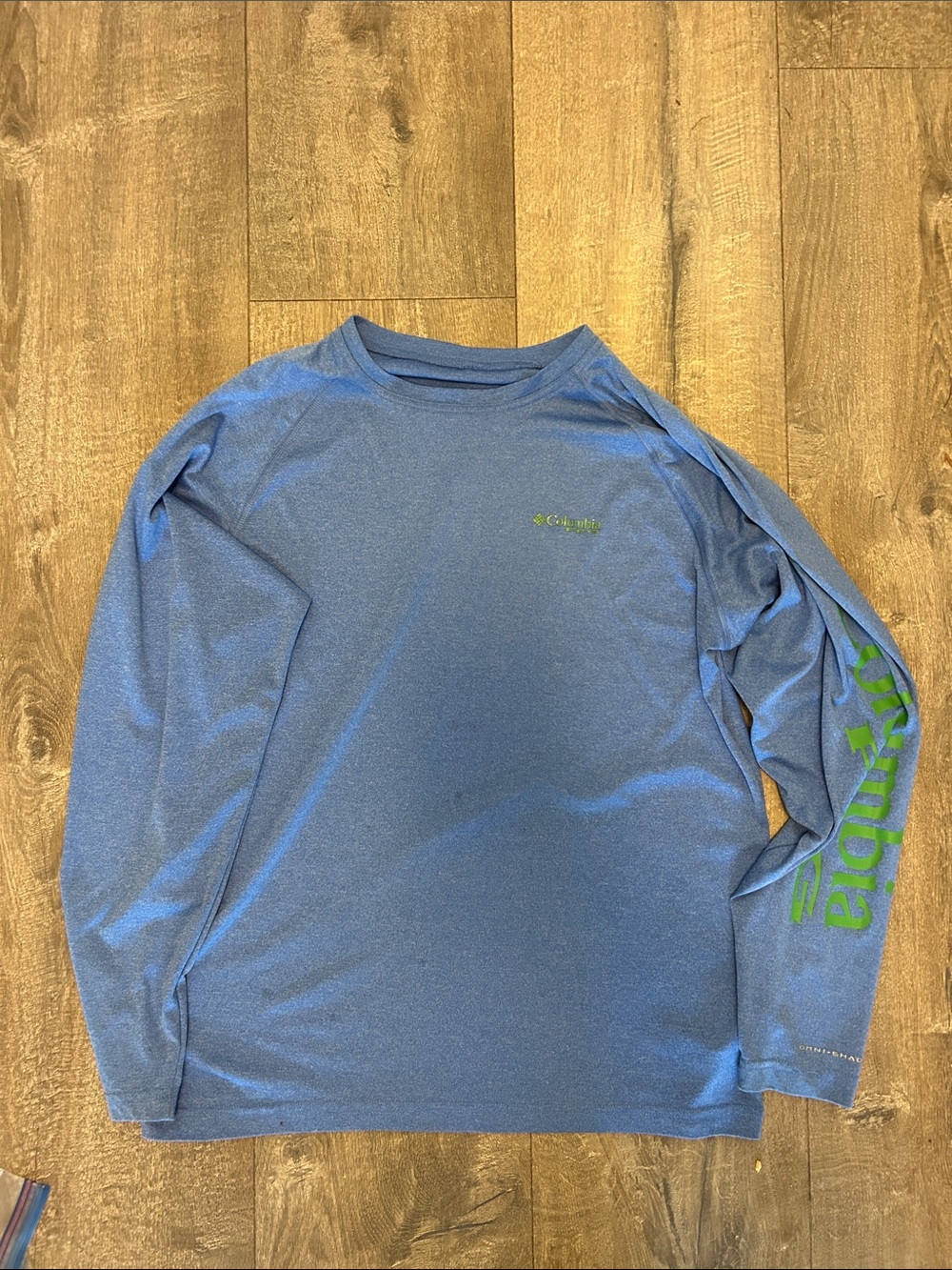 Columbia Men’s Long-Sleeve Performance Shirt in Blue with Green Logo